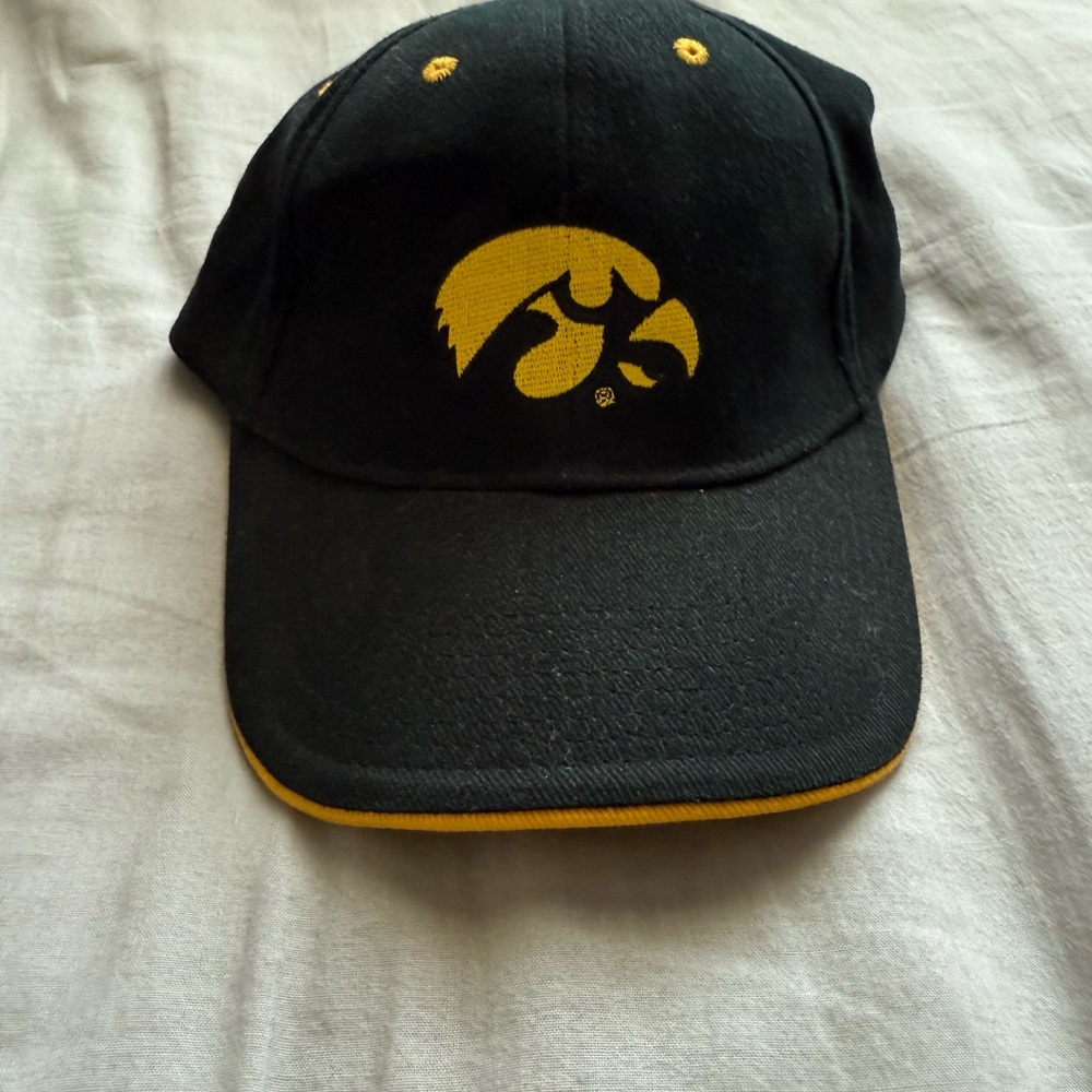 Black and yellow Hawkeyes cap